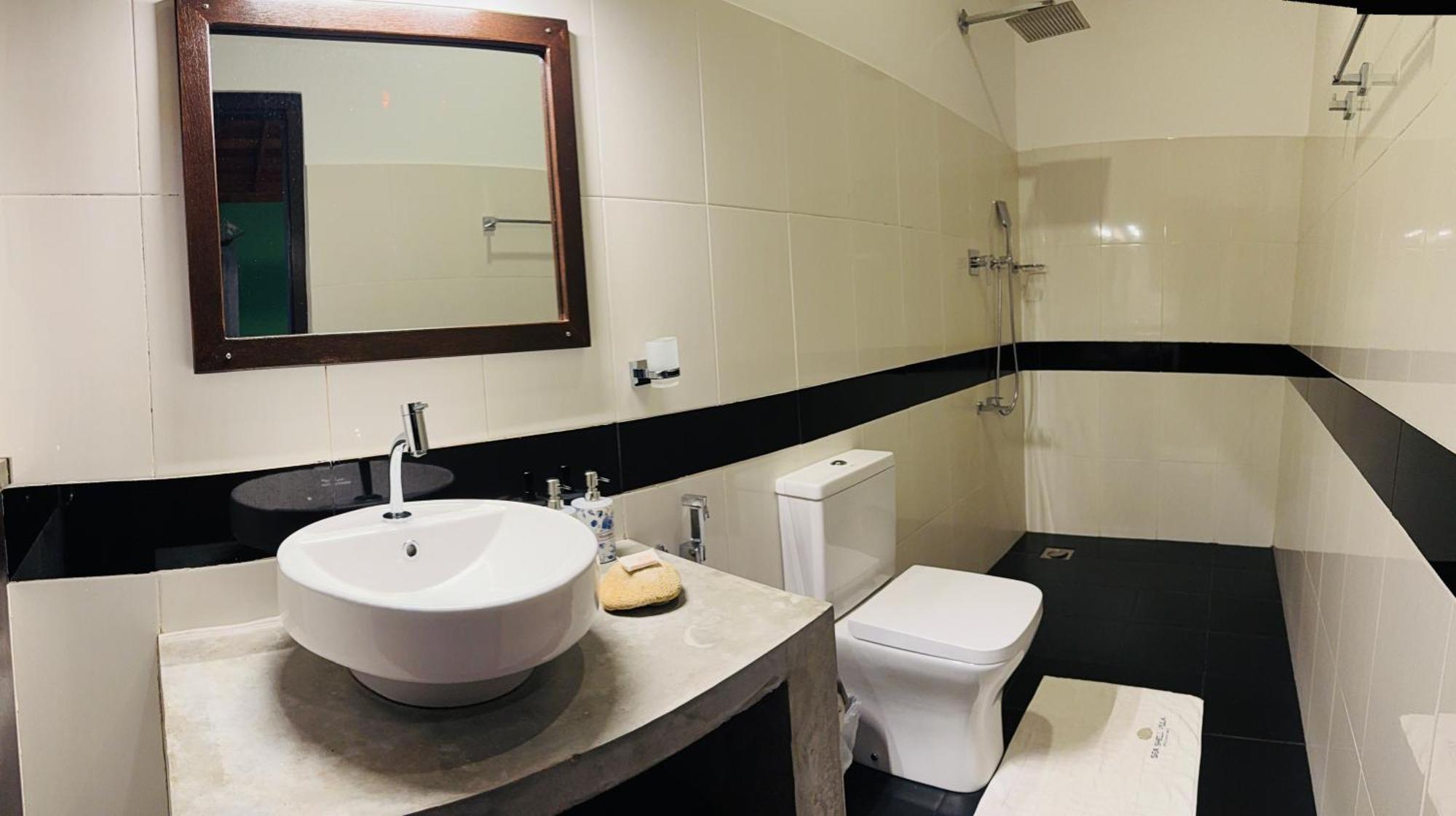 Sea Shell Villa Hikkaduwa 2 Separate Cabanas Ocean Front Villa Εξωτερικό φωτογραφία