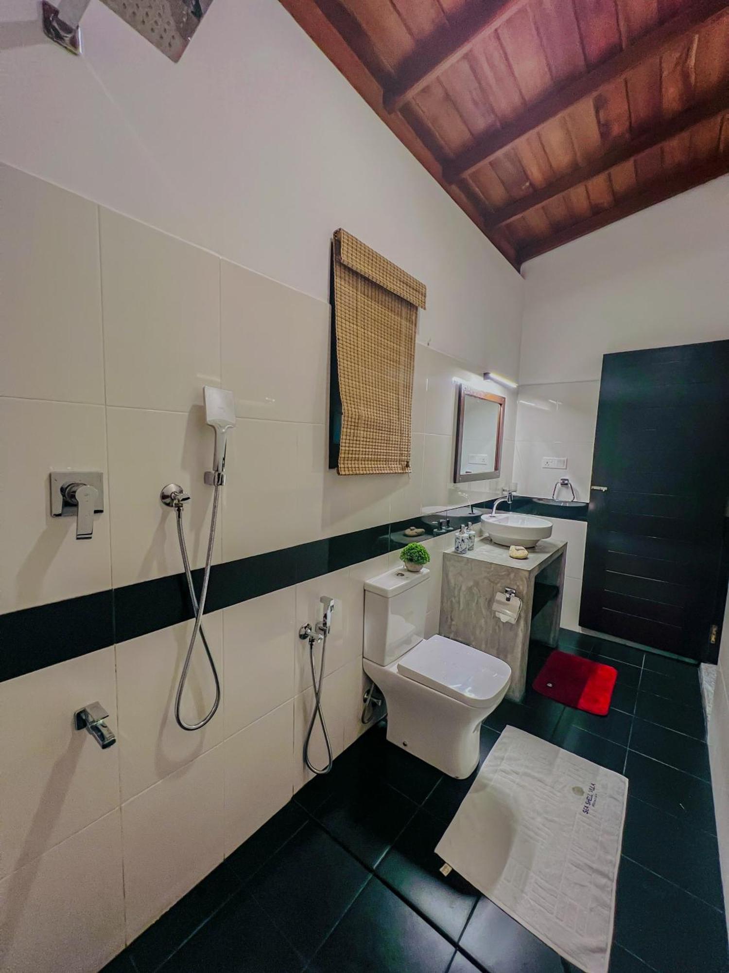 Sea Shell Villa Hikkaduwa 2 Separate Cabanas Ocean Front Villa Εξωτερικό φωτογραφία